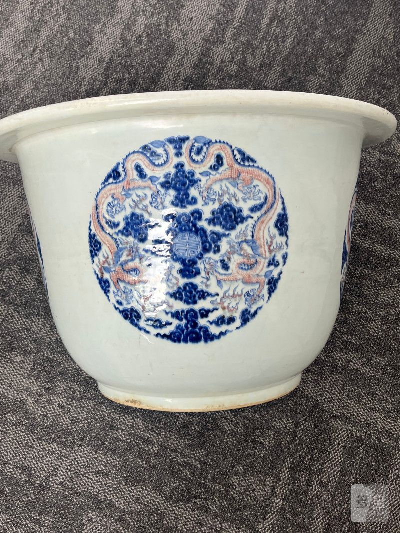 清康熙  御制青花釉里红“八龙贺寿”纹大花盆 ( 带木座 ) - 图10